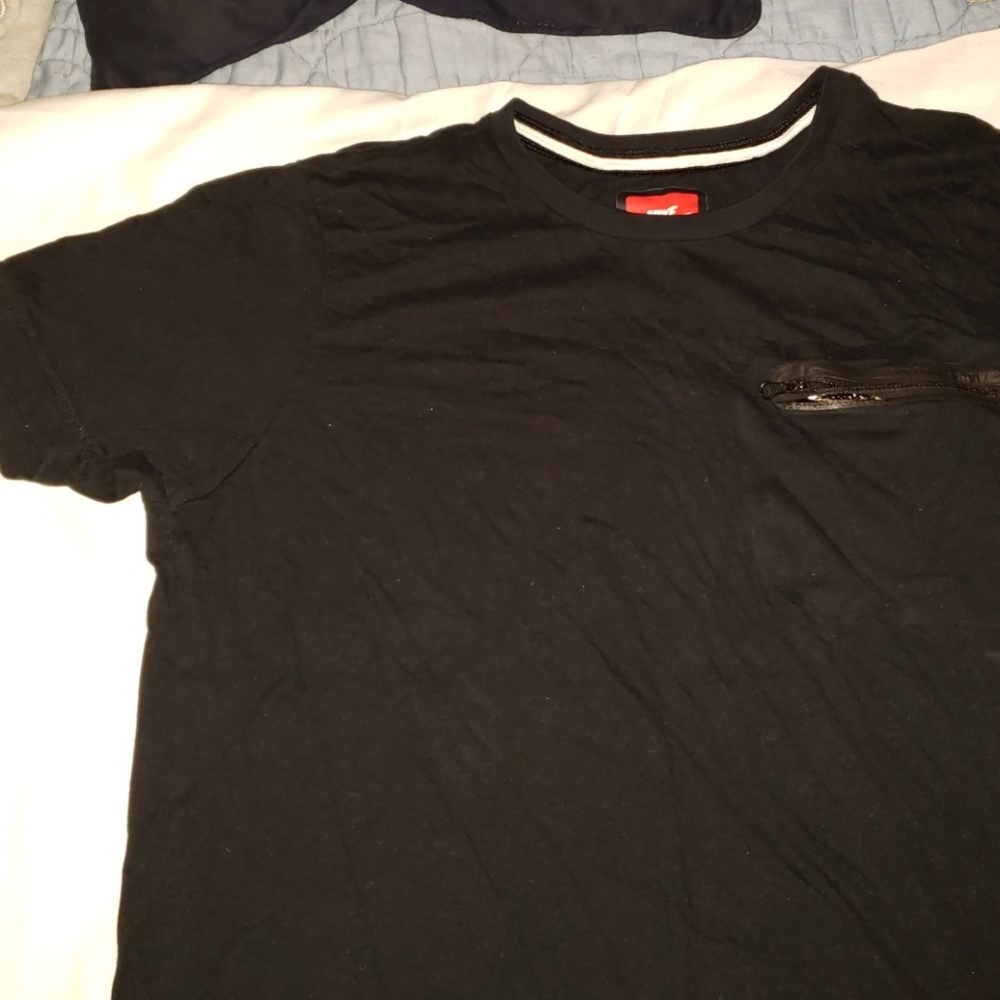 Nike sportswear tshirt L zip pocket